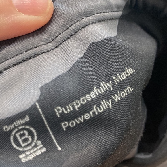 Athleta black camo crop leggings size XL. - Picture 15 of 16